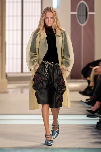 Look 2